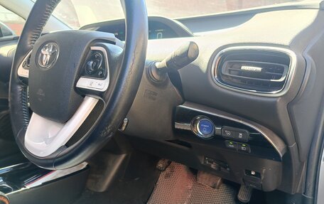 Toyota Prius IV XW50, 2016 год, 1 450 000 рублей, 19 фотография