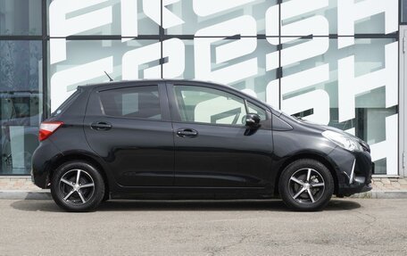 Toyota Vitz, 2018 год, 925 000 рублей, 5 фотография