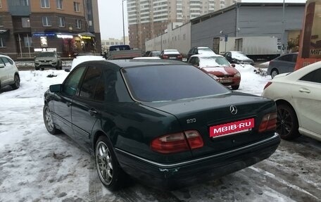 Mercedes-Benz E-Класс, 1996 год, 225 000 рублей, 4 фотография