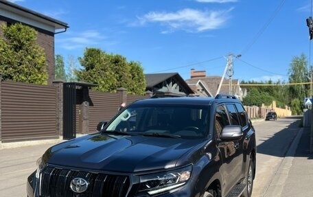 Toyota Land Cruiser Prado 150 рестайлинг 2, 2018 год, 6 200 000 рублей, 3 фотография