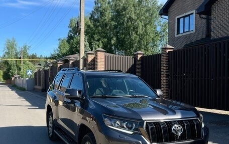 Toyota Land Cruiser Prado 150 рестайлинг 2, 2018 год, 6 200 000 рублей, 2 фотография