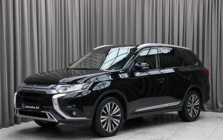 Mitsubishi Outlander III рестайлинг 3, 2019 год, 2 199 000 рублей, 1 фотография