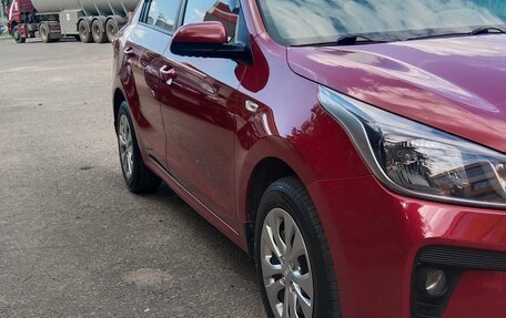 KIA Rio IV, 2018 год, 1 350 000 рублей, 2 фотография