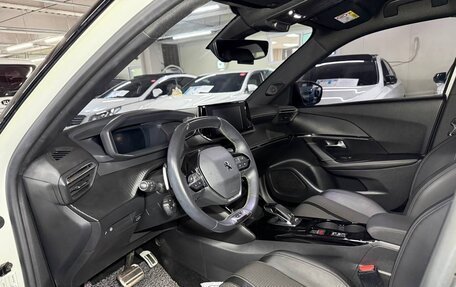 Peugeot 2008 II, 2021 год, 1 740 000 рублей, 10 фотография