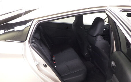 Toyota Prius IV XW50, 2018 год, 1 300 000 рублей, 4 фотография