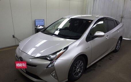 Toyota Prius IV XW50, 2018 год, 1 300 000 рублей, 9 фотография