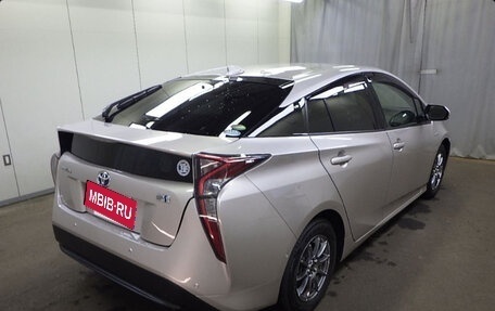 Toyota Prius IV XW50, 2018 год, 1 300 000 рублей, 8 фотография