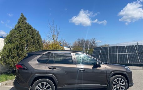Toyota RAV4, 2021 год, 2 950 000 рублей, 3 фотография