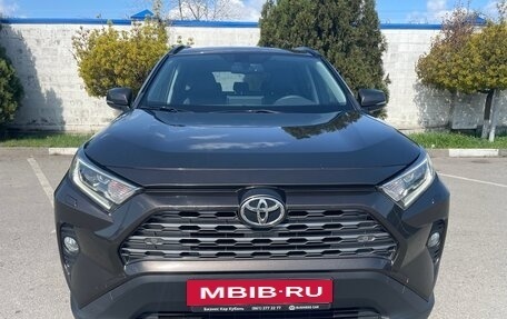 Toyota RAV4, 2021 год, 2 950 000 рублей, 2 фотография