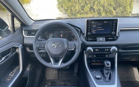 Toyota RAV4, 2021 год, 2 950 000 рублей, 8 фотография