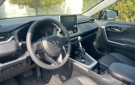 Toyota RAV4, 2021 год, 2 950 000 рублей, 14 фотография