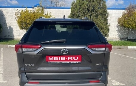 Toyota RAV4, 2021 год, 2 950 000 рублей, 5 фотография