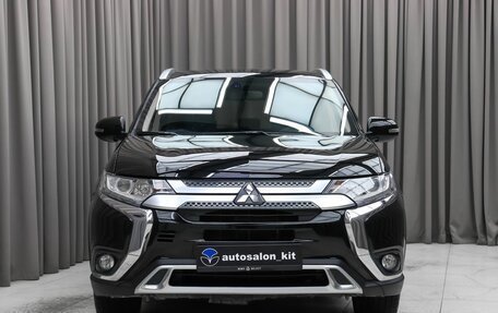Mitsubishi Outlander III рестайлинг 3, 2019 год, 2 199 000 рублей, 2 фотография
