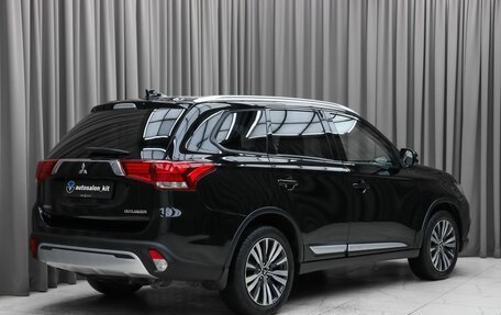 Mitsubishi Outlander III рестайлинг 3, 2019 год, 2 199 000 рублей, 6 фотография