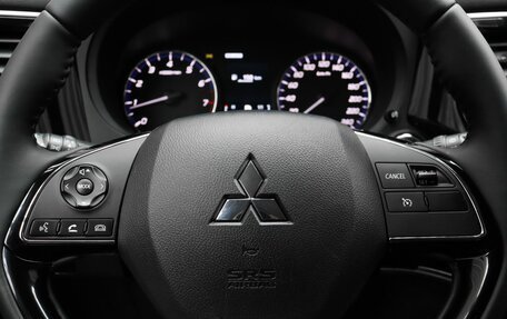 Mitsubishi Outlander III рестайлинг 3, 2019 год, 2 199 000 рублей, 13 фотография