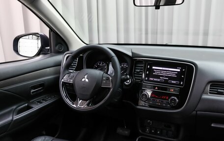 Mitsubishi Outlander III рестайлинг 3, 2019 год, 2 199 000 рублей, 8 фотография