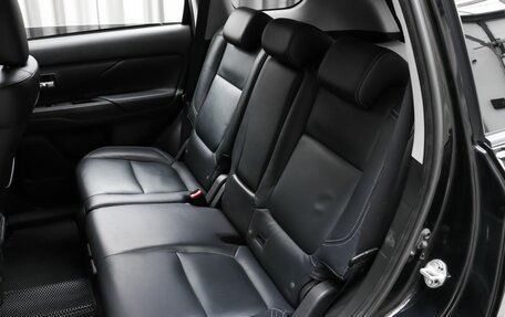 Mitsubishi Outlander III рестайлинг 3, 2019 год, 2 199 000 рублей, 10 фотография