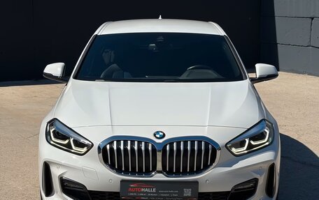 BMW 1 серия, 2023 год, 3 130 000 рублей, 2 фотография