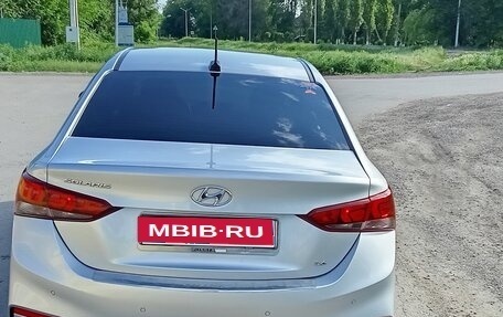 Hyundai Solaris II рестайлинг, 2018 год, 950 000 рублей, 1 фотография