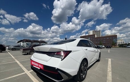 Hyundai Elantra, 2023 год, 2 300 000 рублей, 3 фотография