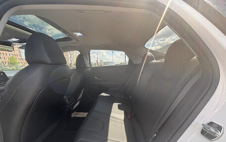 Hyundai Elantra, 2023 год, 2 300 000 рублей, 12 фотография