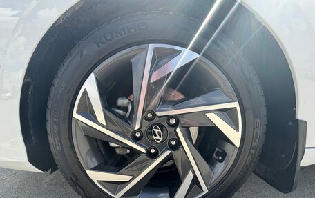 Hyundai Elantra, 2023 год, 2 300 000 рублей, 17 фотография