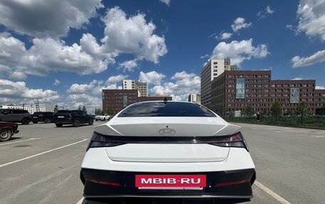 Hyundai Elantra, 2023 год, 2 300 000 рублей, 6 фотография