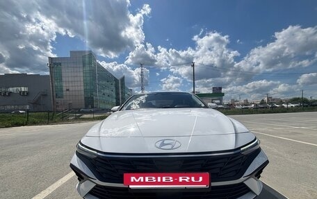 Hyundai Elantra, 2023 год, 2 300 000 рублей, 5 фотография