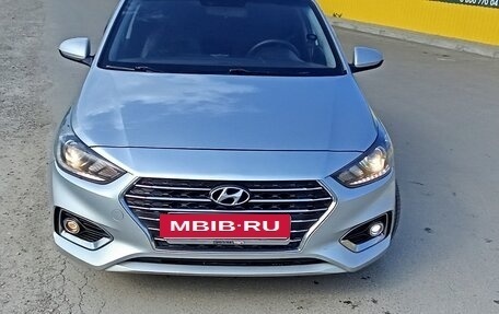 Hyundai Solaris II рестайлинг, 2018 год, 950 000 рублей, 2 фотография
