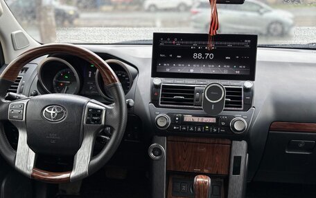 Toyota Land Cruiser Prado 150 рестайлинг 2, 2016 год, 4 000 000 рублей, 14 фотография