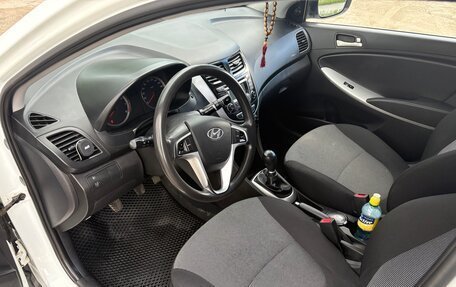 Hyundai Solaris II рестайлинг, 2013 год, 790 000 рублей, 13 фотография
