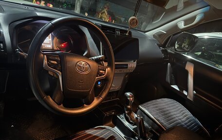 Toyota Land Cruiser Prado 150 рестайлинг 2, 2021 год, 5 500 000 рублей, 8 фотография