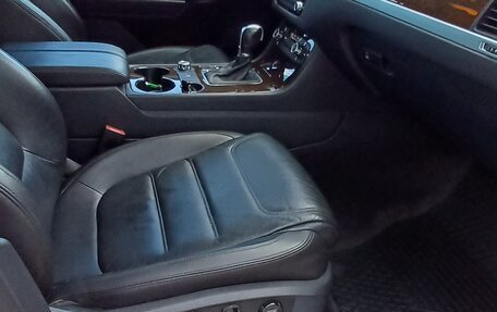 Volkswagen Touareg III, 2013 год, 2 549 000 рублей, 8 фотография