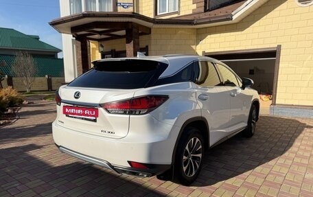 Lexus RX IV рестайлинг, 2020 год, 5 000 000 рублей, 4 фотография