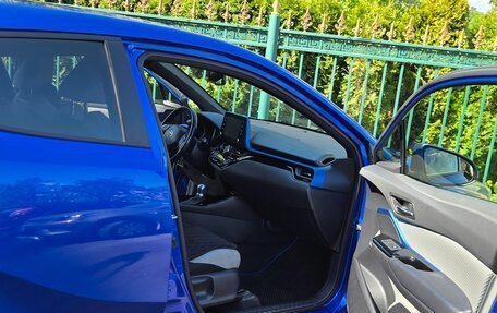 Toyota C-HR I рестайлинг, 2018 год, 2 200 000 рублей, 10 фотография