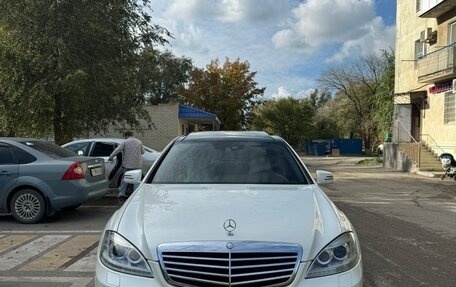Mercedes-Benz S-Класс, 2010 год, 2 700 000 рублей, 2 фотография