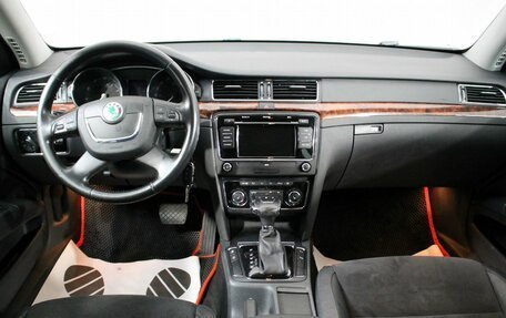 Skoda Superb III рестайлинг, 2012 год, 940 000 рублей, 11 фотография