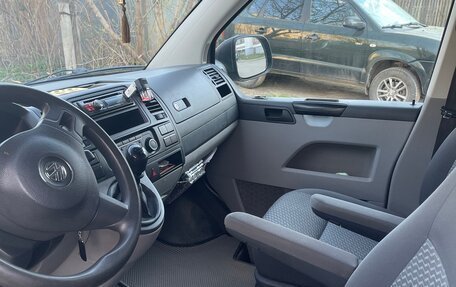 Volkswagen Caravelle T5, 2012 год, 1 860 000 рублей, 8 фотография
