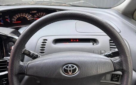 Toyota Estima III рестайлинг -2, 2001 год, 600 000 рублей, 10 фотография