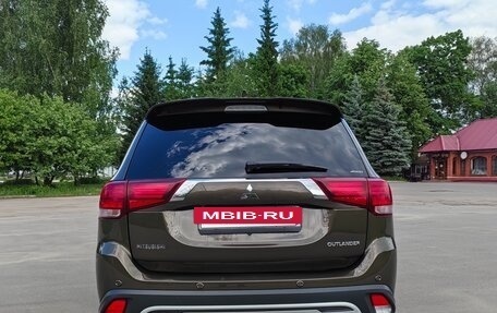 Mitsubishi Outlander III рестайлинг 3, 2019 год, 2 450 000 рублей, 4 фотография