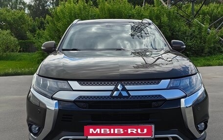 Mitsubishi Outlander III рестайлинг 3, 2019 год, 2 450 000 рублей, 8 фотография