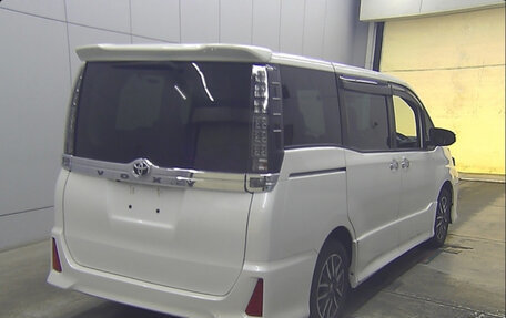 Toyota Voxy III, 2017 год, 1 950 000 рублей, 4 фотография
