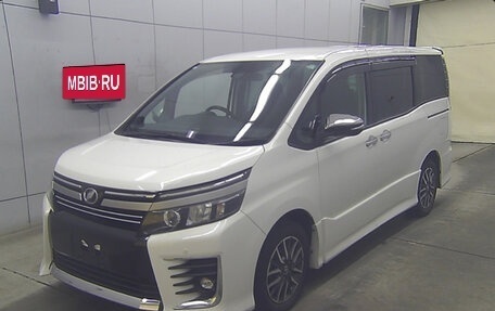 Toyota Voxy III, 2017 год, 1 950 000 рублей, 2 фотография