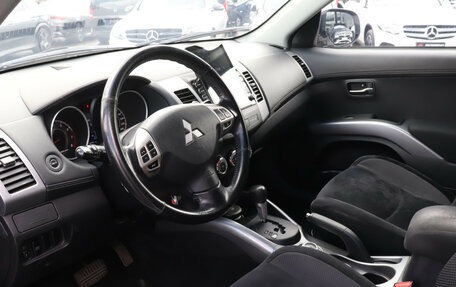 Mitsubishi Outlander III рестайлинг 3, 2010 год, 1 270 000 рублей, 13 фотография