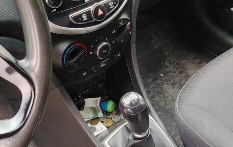 Hyundai Solaris II рестайлинг, 2013 год, 700 000 рублей, 6 фотография