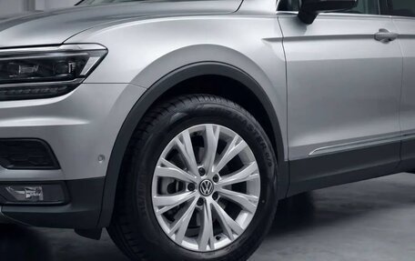 Volkswagen Tiguan II, 2019 год, 2 450 000 рублей, 3 фотография