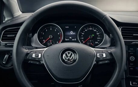 Volkswagen Tiguan II, 2019 год, 2 450 000 рублей, 2 фотография