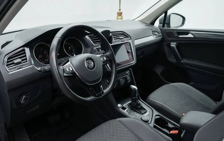 Volkswagen Tiguan II, 2019 год, 2 450 000 рублей, 8 фотография