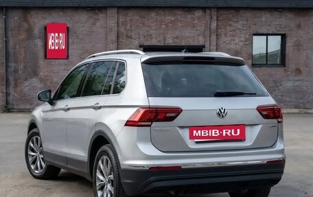 Volkswagen Tiguan II, 2019 год, 2 450 000 рублей, 6 фотография