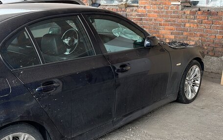 BMW 5 серия, 2004 год, 750 000 рублей, 1 фотография
